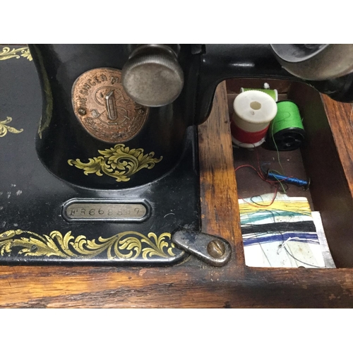 421 - VINTAGE SINGER SEWING MACHINE IN CASE - NO KEY