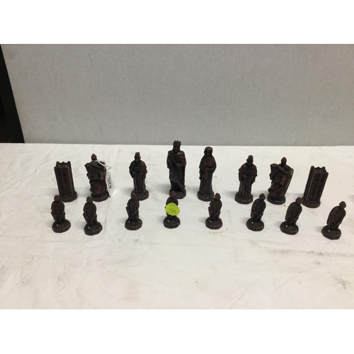 426 - SET OF CHESS PIECES