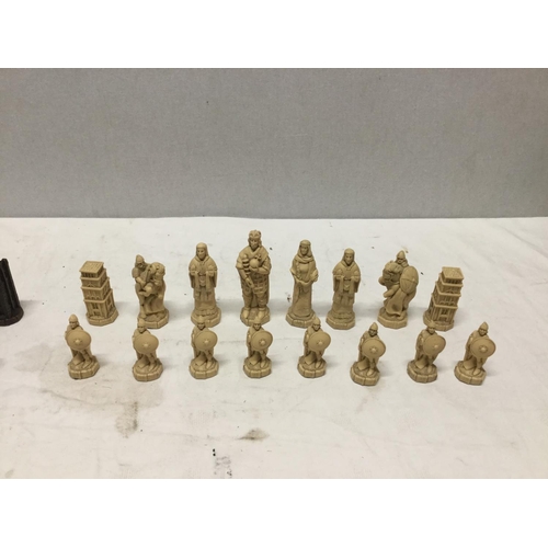 426 - SET OF CHESS PIECES