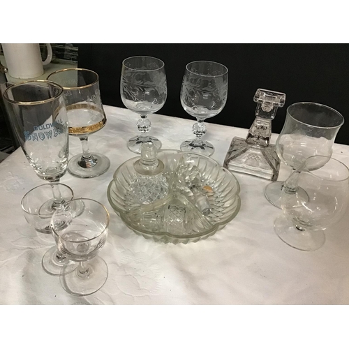 302 - QTY OF GLASSWARE TO INCLUDE DECANTERS