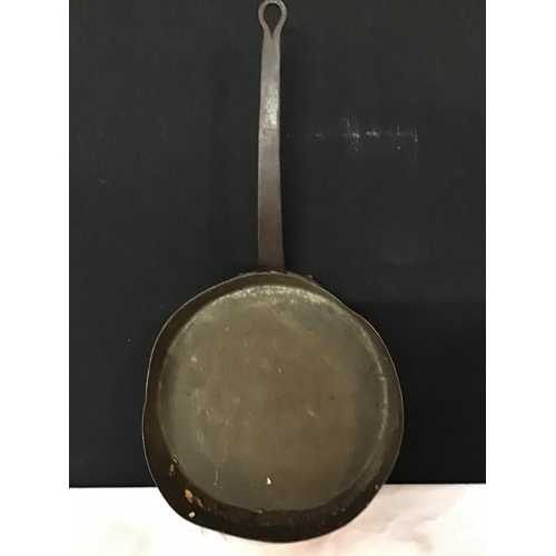 312 - LARGE VICTORIAN COPPER FRYING PAN AND A BRASS PESTLE AND MORTAR