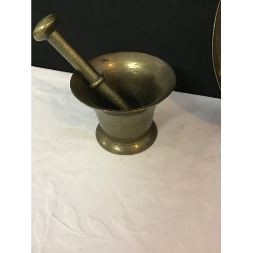 312 - LARGE VICTORIAN COPPER FRYING PAN AND A BRASS PESTLE AND MORTAR