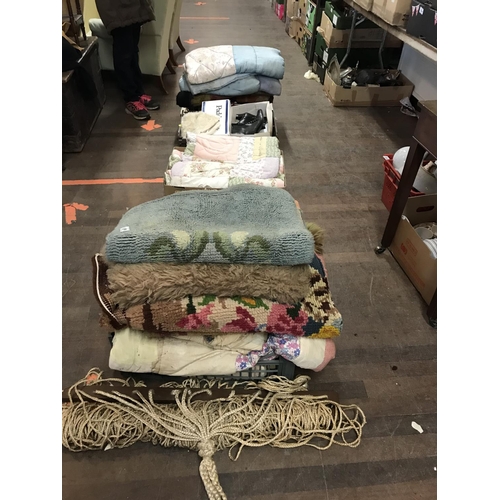 539 - 5 CRATES OF LINEN, BLANKETS CARPETS ETC