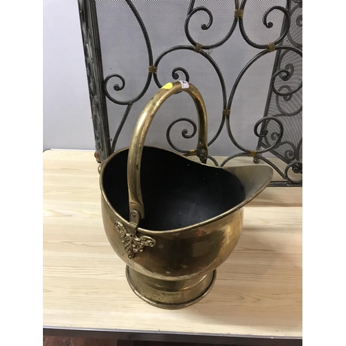 556 - FOLDING METAL FIRE GUARD BRASS COAL SCUTTLE AND COMPANION SET