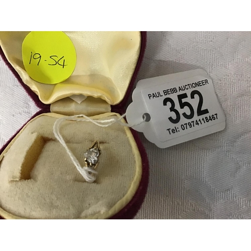 352 - 9CT GOLD LADIED DRESS RING SET WITH HEART SHAPED STONE