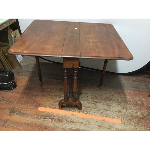 559 - VICTORIAN  MAHOGANY SUTHERLAND TABLE ON BRASS CASTORS A/F