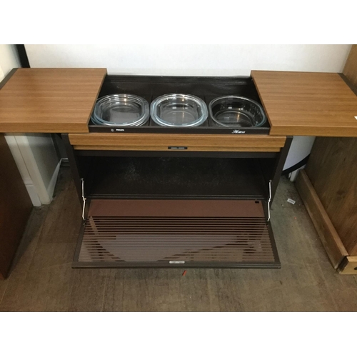 570 - ELECTRIC HOSTESS TROLLEY