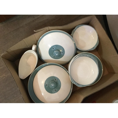 576 - 2 BOXES OF CHINA TO INCLUDE ROYAL WORCESTER DINNER SERVICE AND A ROYAL DOULTON DINNER SERVICE