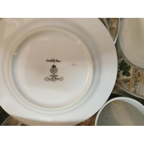 576 - 2 BOXES OF CHINA TO INCLUDE ROYAL WORCESTER DINNER SERVICE AND A ROYAL DOULTON DINNER SERVICE