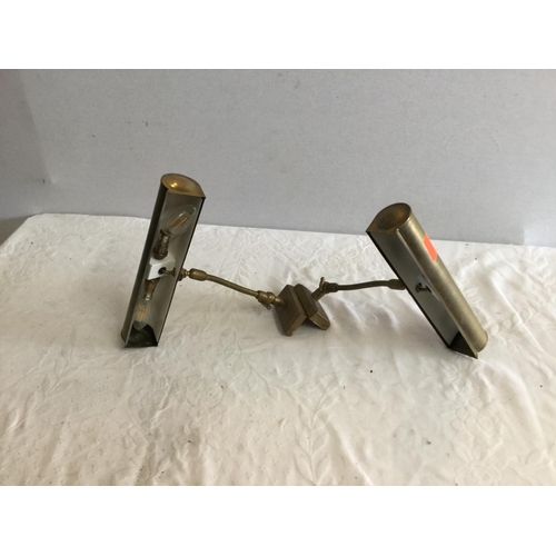 514 - 2 BRASS PICTURE LIGHTS