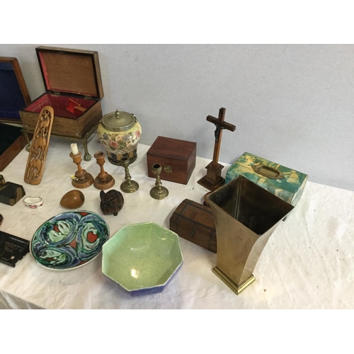 517 - BOX OF ODDS TO INCLUDE VICT JEWLERY BOX JARDINIERE, BRASS TRIVET, POOLE PLAQUE ETC