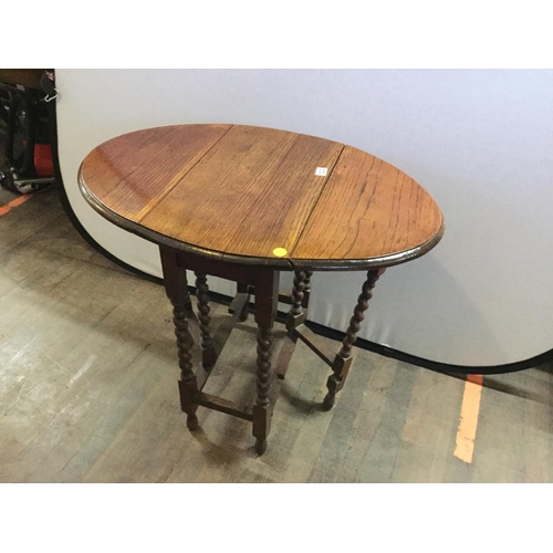 522 - OAK BARLEY TWIST DROP LEAF GATE LEG TABLE  TOP SPLIT)