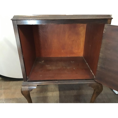 586 - QUARTER WALNUT VENEERED POT CUPBOARD ON CABRIOLE LEGS
H 34