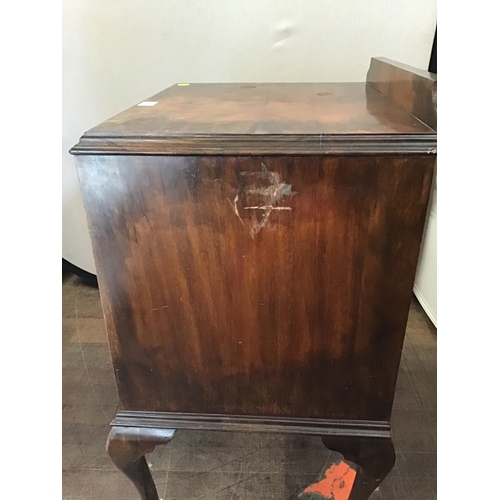 586 - QUARTER WALNUT VENEERED POT CUPBOARD ON CABRIOLE LEGS
H 34