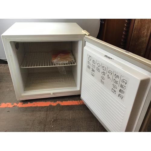 588 - ZANUSSI TABLE TOP FRIDGE 
H 19.5