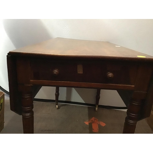 605 - VICTORIAN MAHOGANY PEMBROKE TABLE WITH DRAWER SUPPORTED ON CHINA CASTORS
L 36