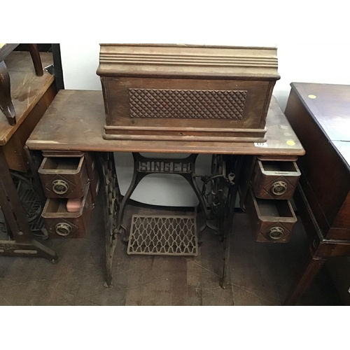 612 - SINGER TREBLE SEWING MACHINE