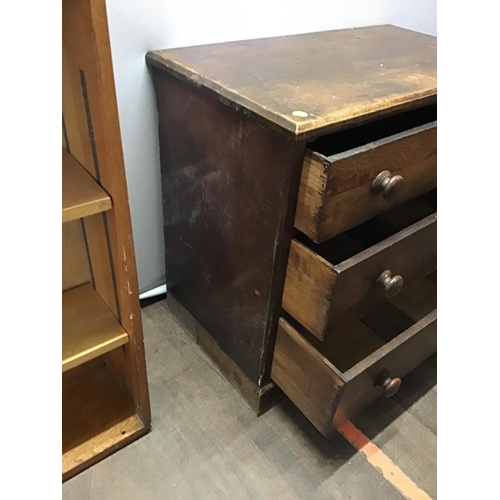 630 - EARLY OAK 3 DRAWER CHEST
H 33