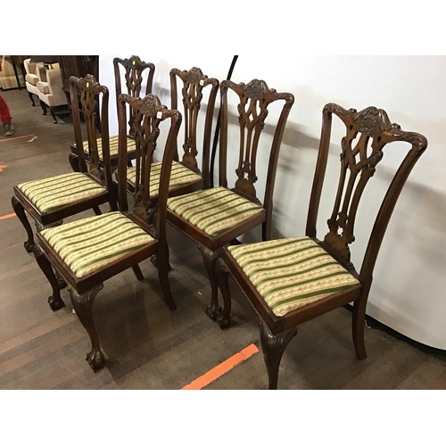 644 - 6 MAHOGANY CHIPPENDALE STYLE DINING CHAIRS ON CLAW AND BALL FEET AND REPRODUCTION PEDASTAL DINING TA... 