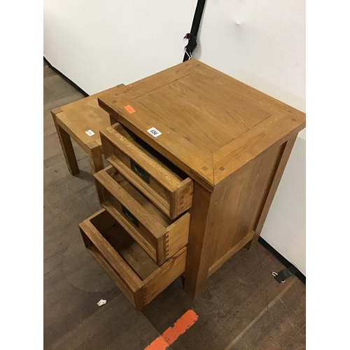 656 - MODERN OAK BEDSIDE CHEST AND A LAMP TABLE A/F