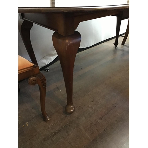 661 - MAHOGANY  WIND OUT OVAL DINING TABLE ON CABRIOLE LEGS WITH 1 LEAF WITH 4 MATCHING CHAIRS A/F
L 71