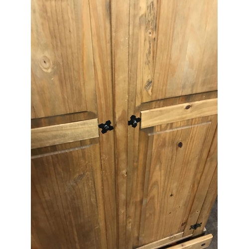 702 - MEXICAN PINE DOUBLE WARDROBE 2 (HANDLES MISSING)
39 X 22