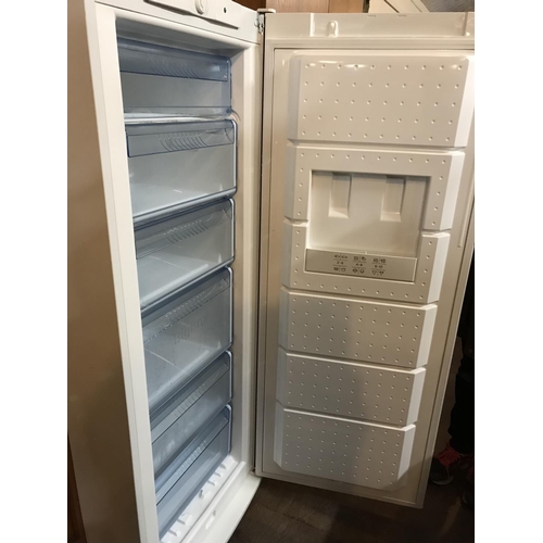 715 - BOSCH UPRIGHT FREEZER
34 X 23