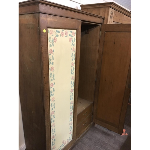 724 - VICTORIAN OAK FITTED DOUBLE WARDROBE
45 X 20