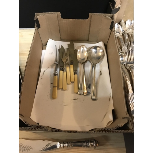 749 - QTY OF KING PATTERN CUTLERY AND OTHER CUTLERY