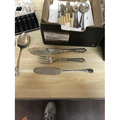 749 - QTY OF KING PATTERN CUTLERY AND OTHER CUTLERY