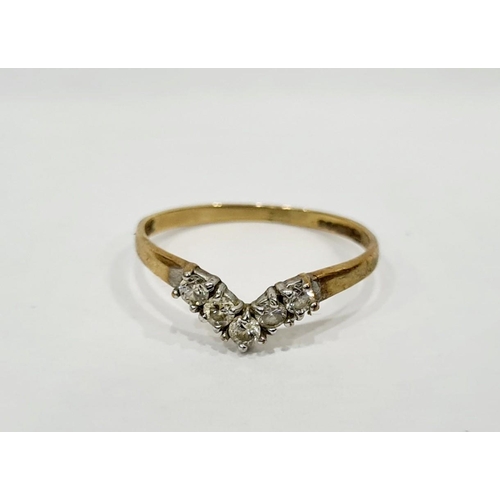 367 - SMALL 9CT GOLD WISHBONE DRESS RING 0.9G