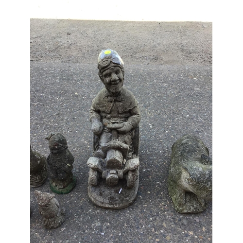 1 - QTY OF VINTAGE GARDEN ORNAMENTS TO INCLUDE GARDEN GNOME, PIGS, BIRDS ETC - 9 ITEMS IN LOT