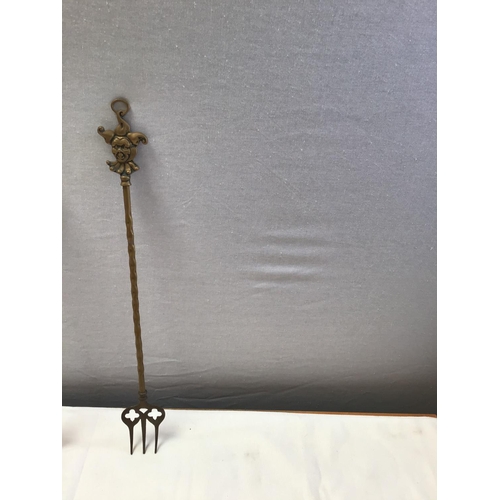 22 - MODERN BRASS SCHOOL BELL, TOASTING FORKS & 4 BRASS DOOR KNOCKERS