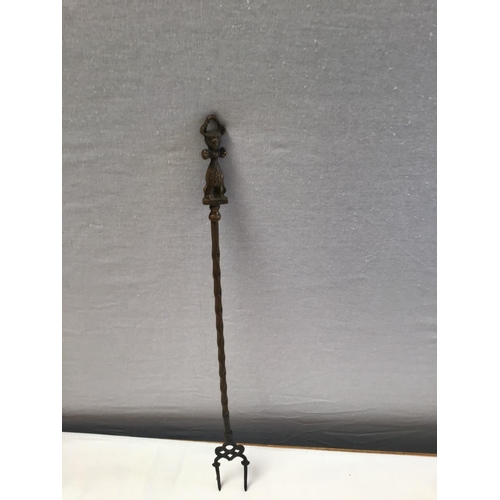 22 - MODERN BRASS SCHOOL BELL, TOASTING FORKS & 4 BRASS DOOR KNOCKERS