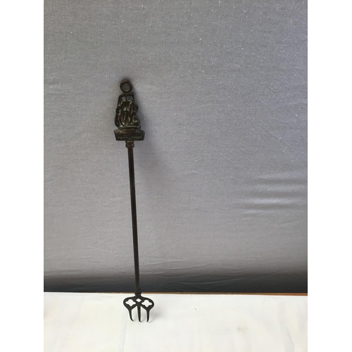 22 - MODERN BRASS SCHOOL BELL, TOASTING FORKS & 4 BRASS DOOR KNOCKERS