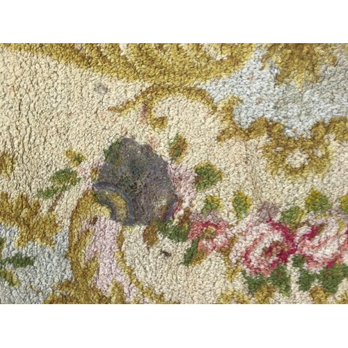24 - VINTAGE PATTERNED CARPET -114