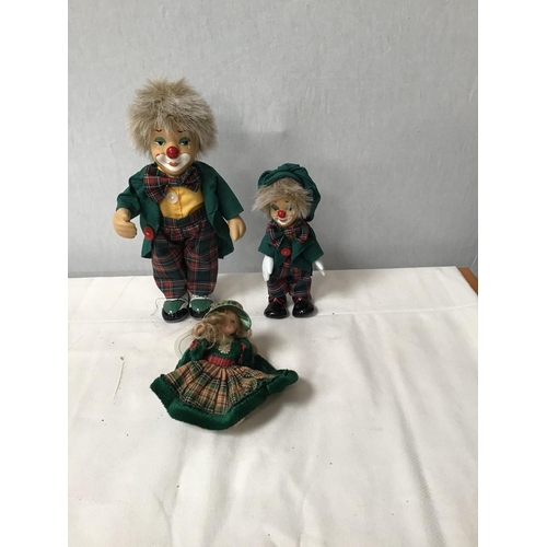 59 - BOX OF CHINA HEADED CLOWNS ETC