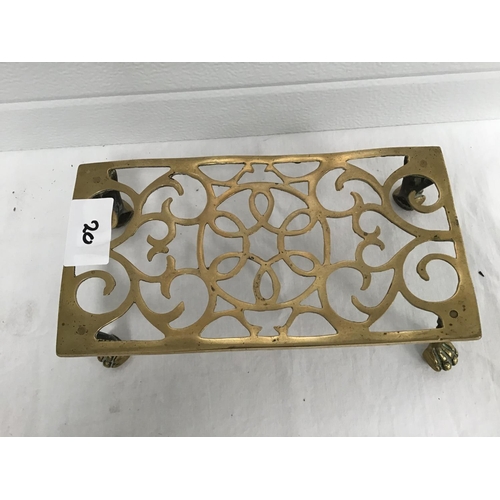 20 - VICTORIAN BRASS TRIVET, VICTORIAN COPPER KETTLE & WRITING BOX (A/F)