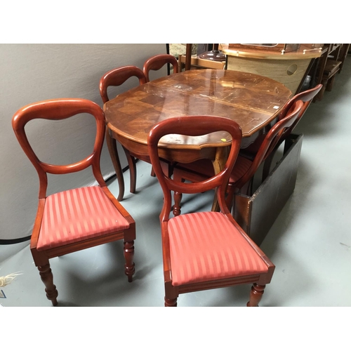186 - REPRODUCTION DINING TABLE WITH 1 LEAF A/F AND 6 REPRODUCTION MAHOGANY DINING CHAIRS - 56