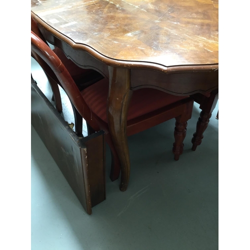 186 - REPRODUCTION DINING TABLE WITH 1 LEAF A/F AND 6 REPRODUCTION MAHOGANY DINING CHAIRS - 56