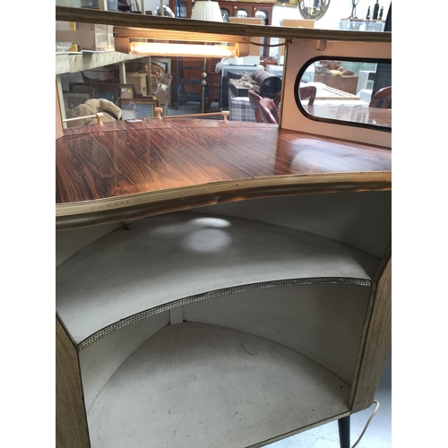 188 - RETRO SHIPS COCKTAIL BAR
40