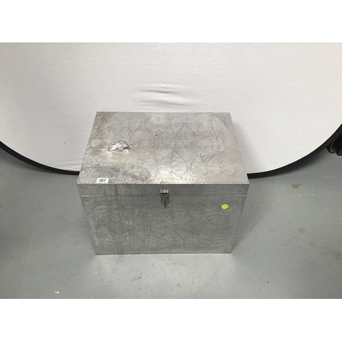 207 - REPRODUCTION SILVER LINEN BOX
18