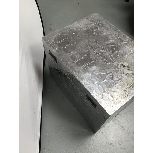 207 - REPRODUCTION SILVER LINEN BOX
18