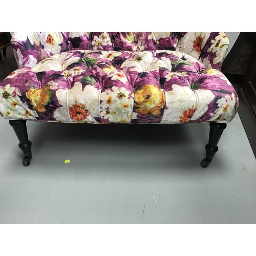 211 - BUTTON BACKED UPHOLSTERED WINDOW SEAT
38