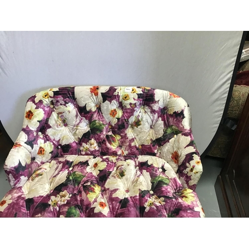 211 - BUTTON BACKED UPHOLSTERED WINDOW SEAT
38