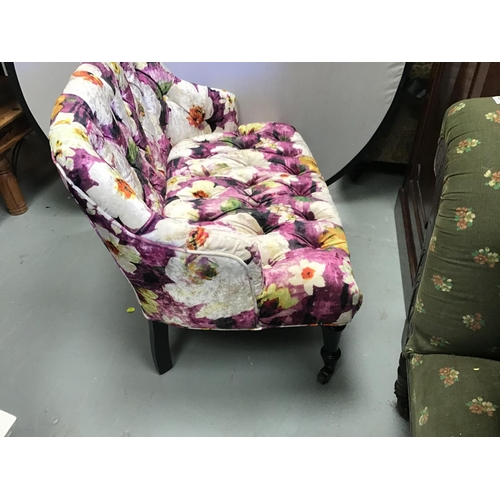211 - BUTTON BACKED UPHOLSTERED WINDOW SEAT
38