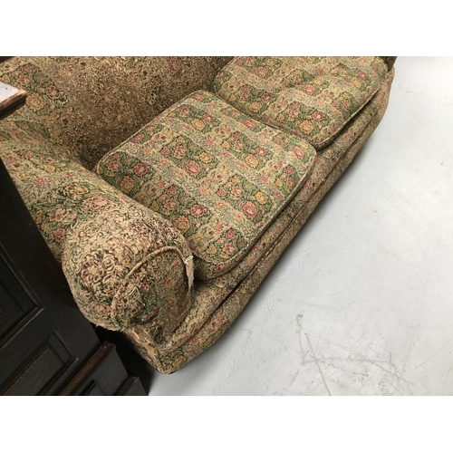 230 - VICTORIAN UPHOLSTERED CHESTERFIELD SETTEE A/F
71
