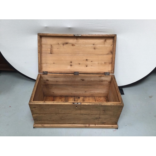 236 - PINE BLANKET BOX
33