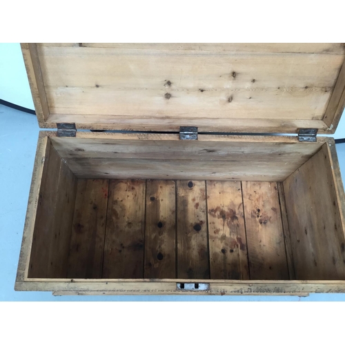 236 - PINE BLANKET BOX
33