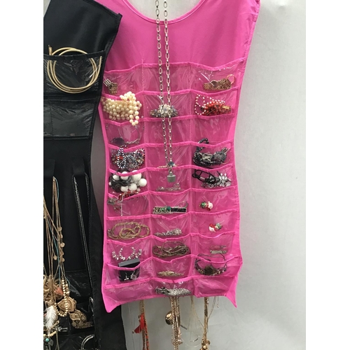71 - QTY OF COSTUME JEWELLERY